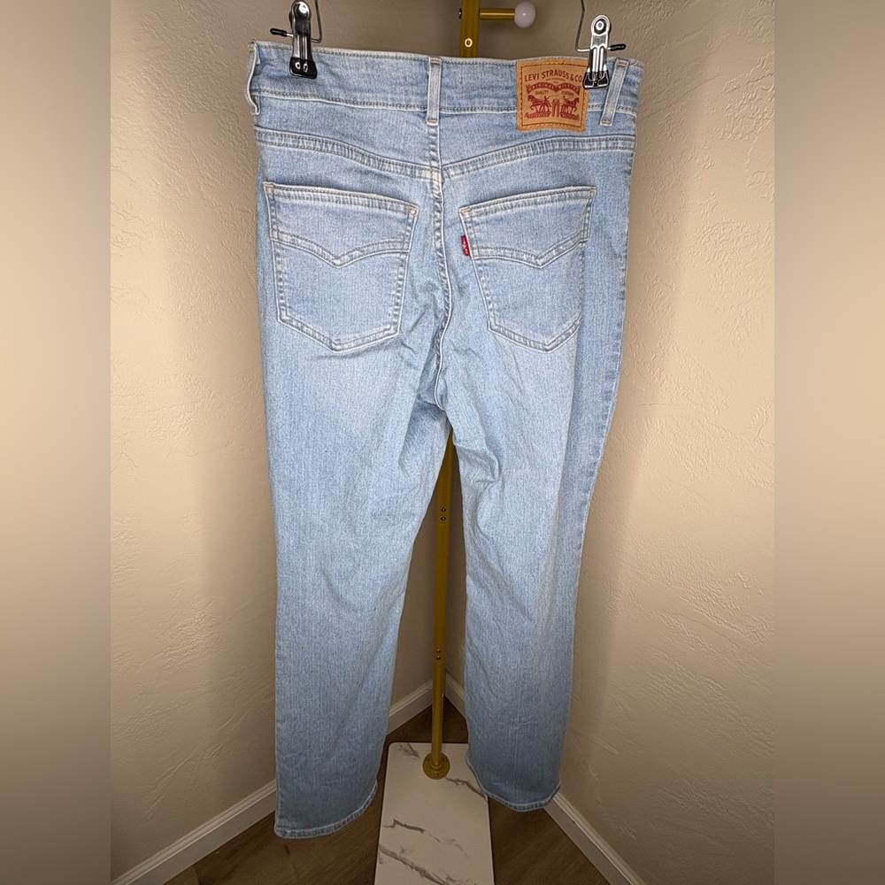 Levi's High Rise Bootcut Jeans - Picture 2 of 9